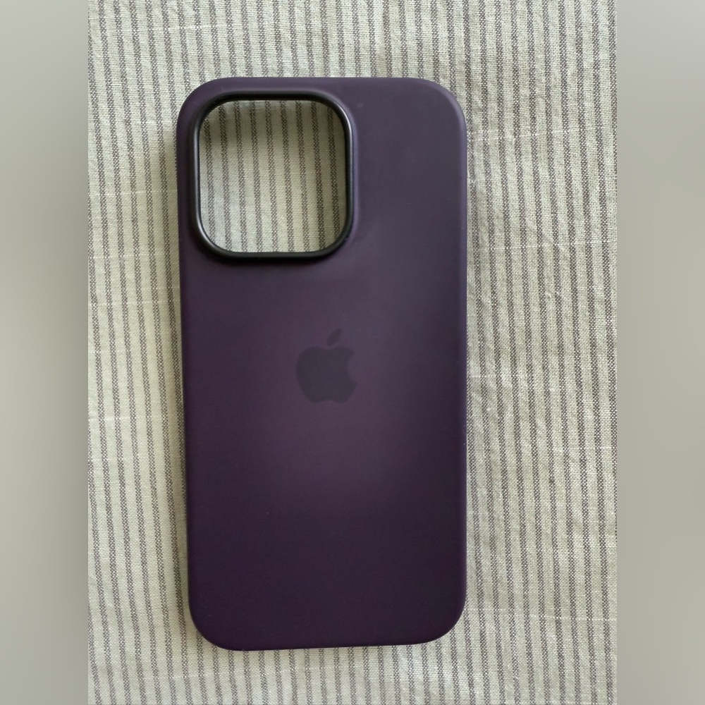 Apple 14 Pro Purple Silicone Case for iPhone